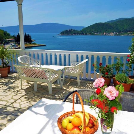 Apartments Okuka Tivat Buitenkant foto