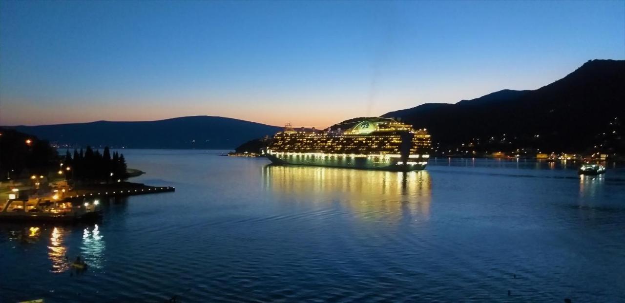 Apartments Okuka Tivat Buitenkant foto