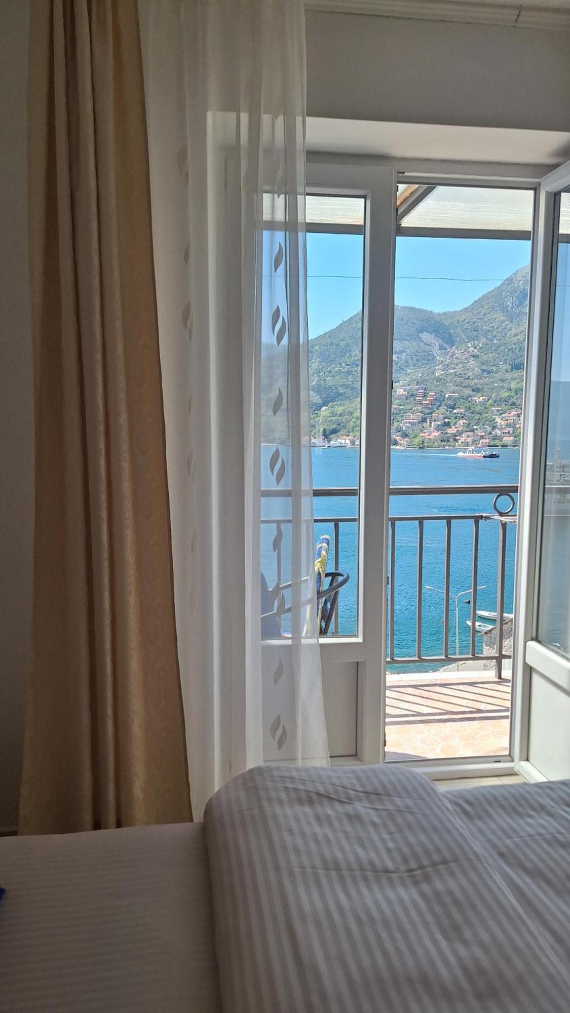 Apartments Okuka Tivat Buitenkant foto