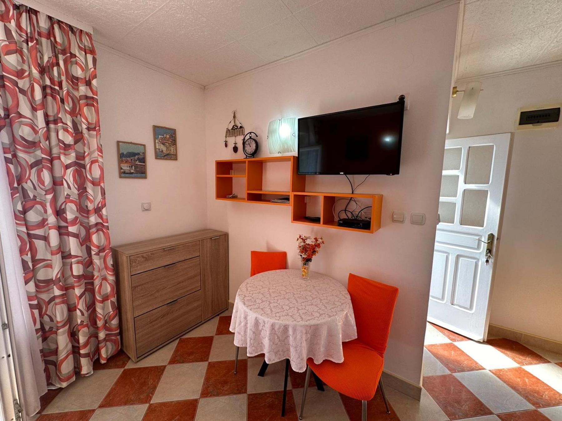 Apartments Okuka Tivat Buitenkant foto