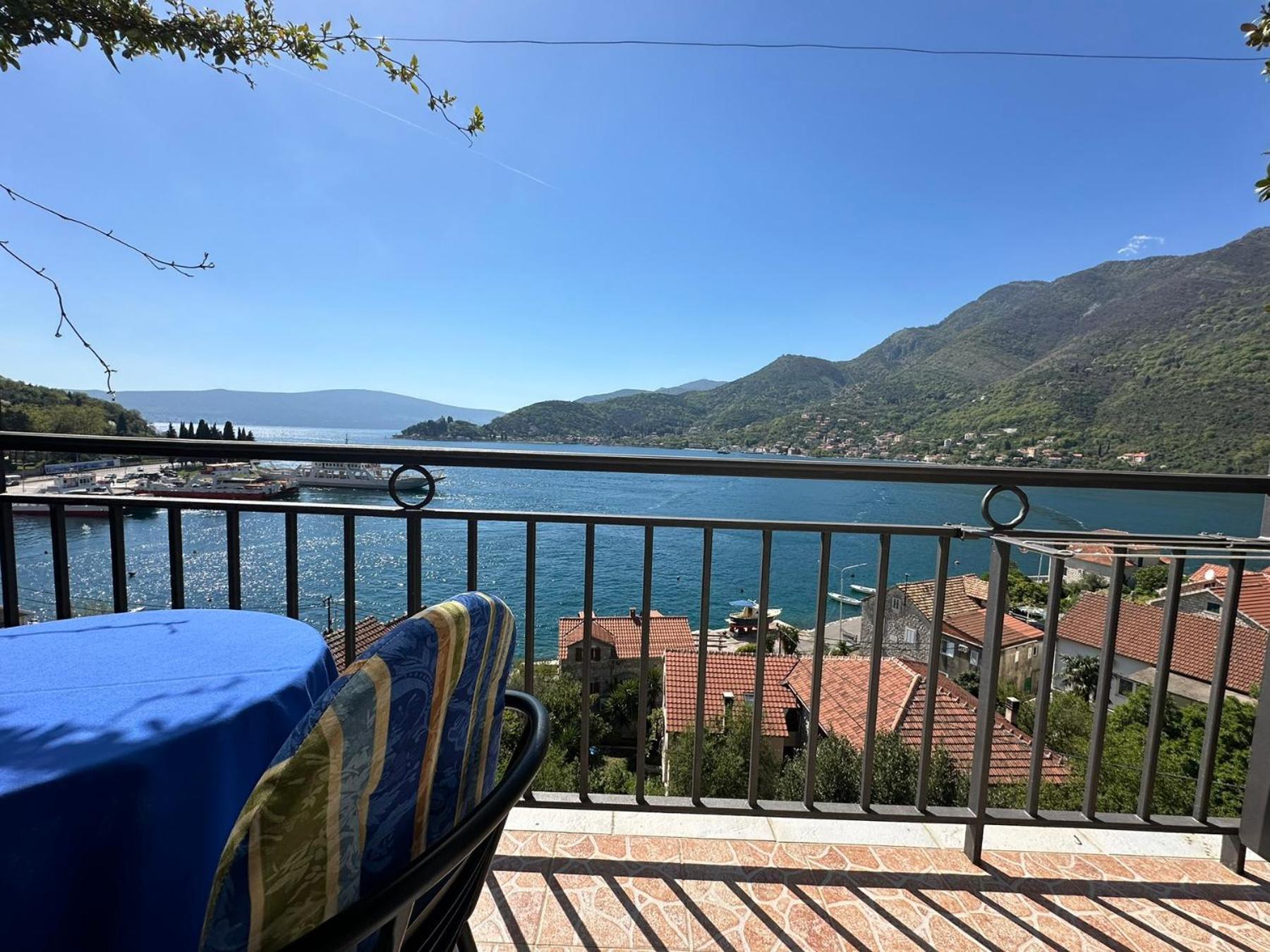 Apartments Okuka Tivat Buitenkant foto