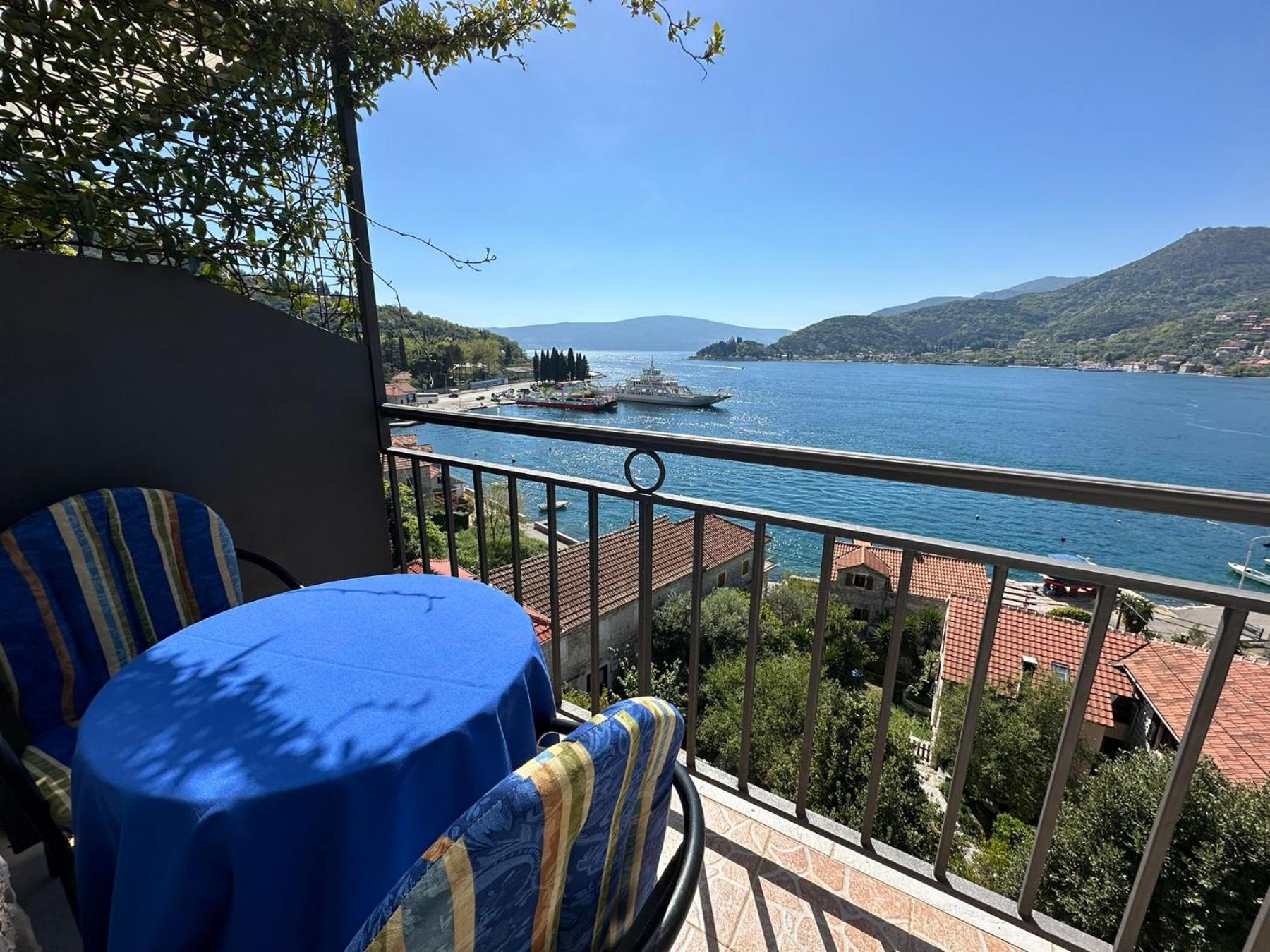 Apartments Okuka Tivat Buitenkant foto