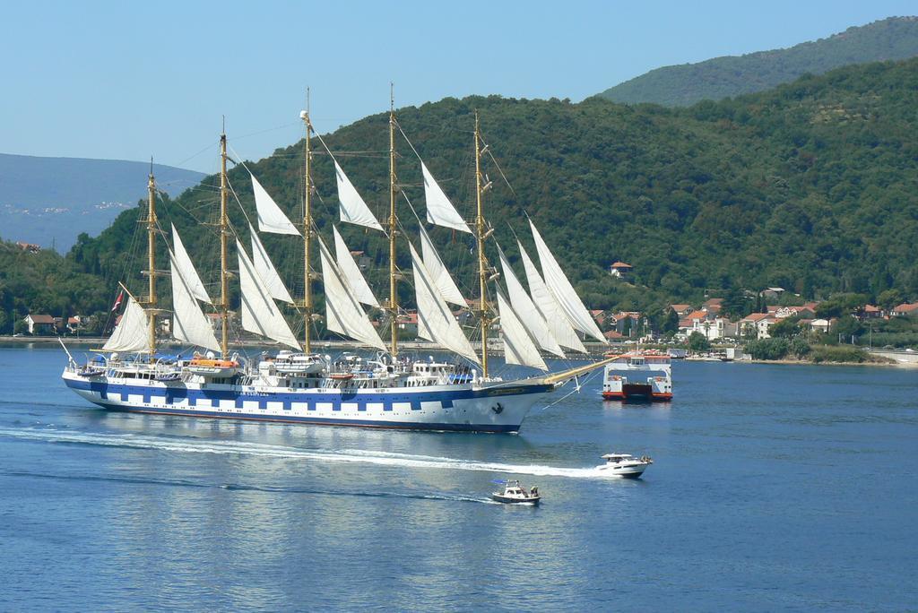 Apartments Okuka Tivat Buitenkant foto