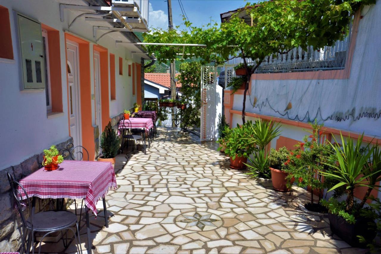 Apartments Okuka Tivat Buitenkant foto