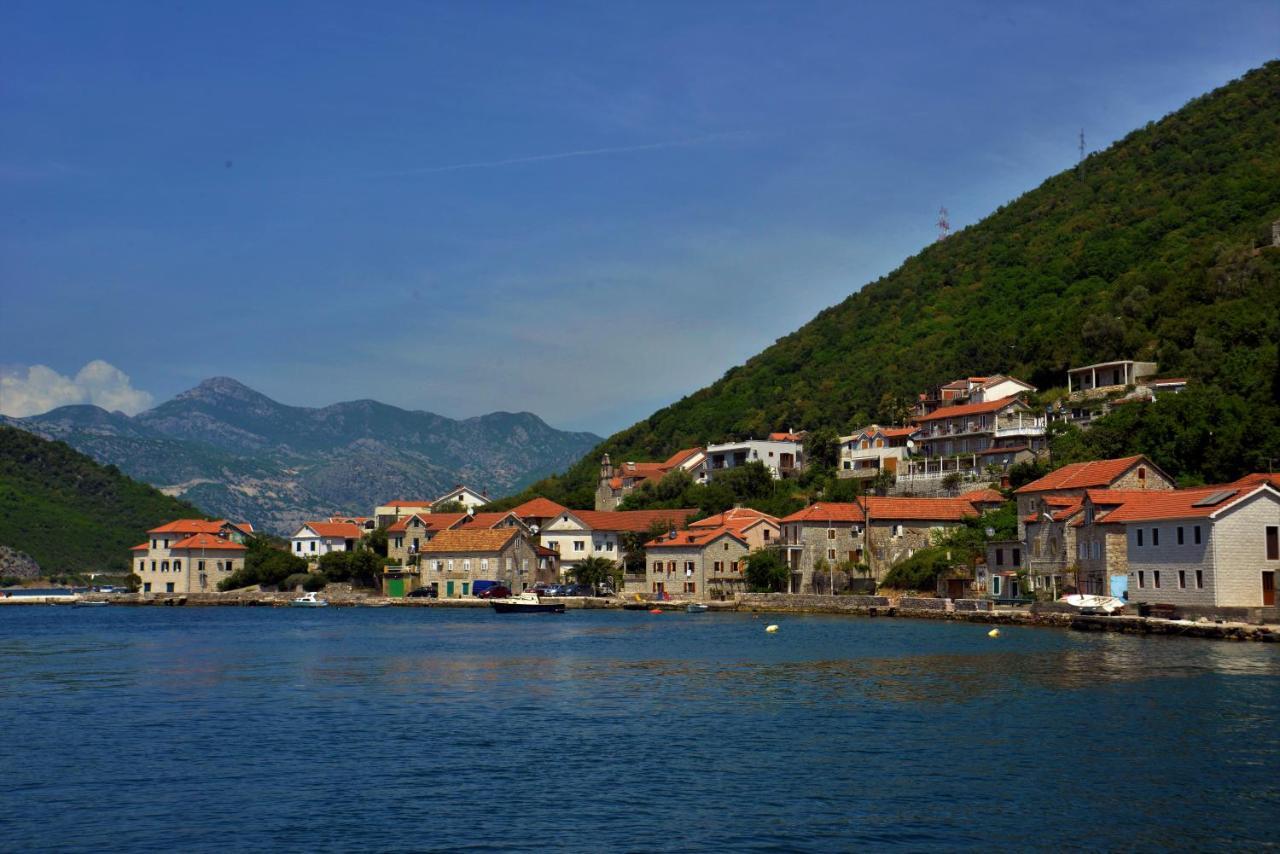 Apartments Okuka Tivat Buitenkant foto